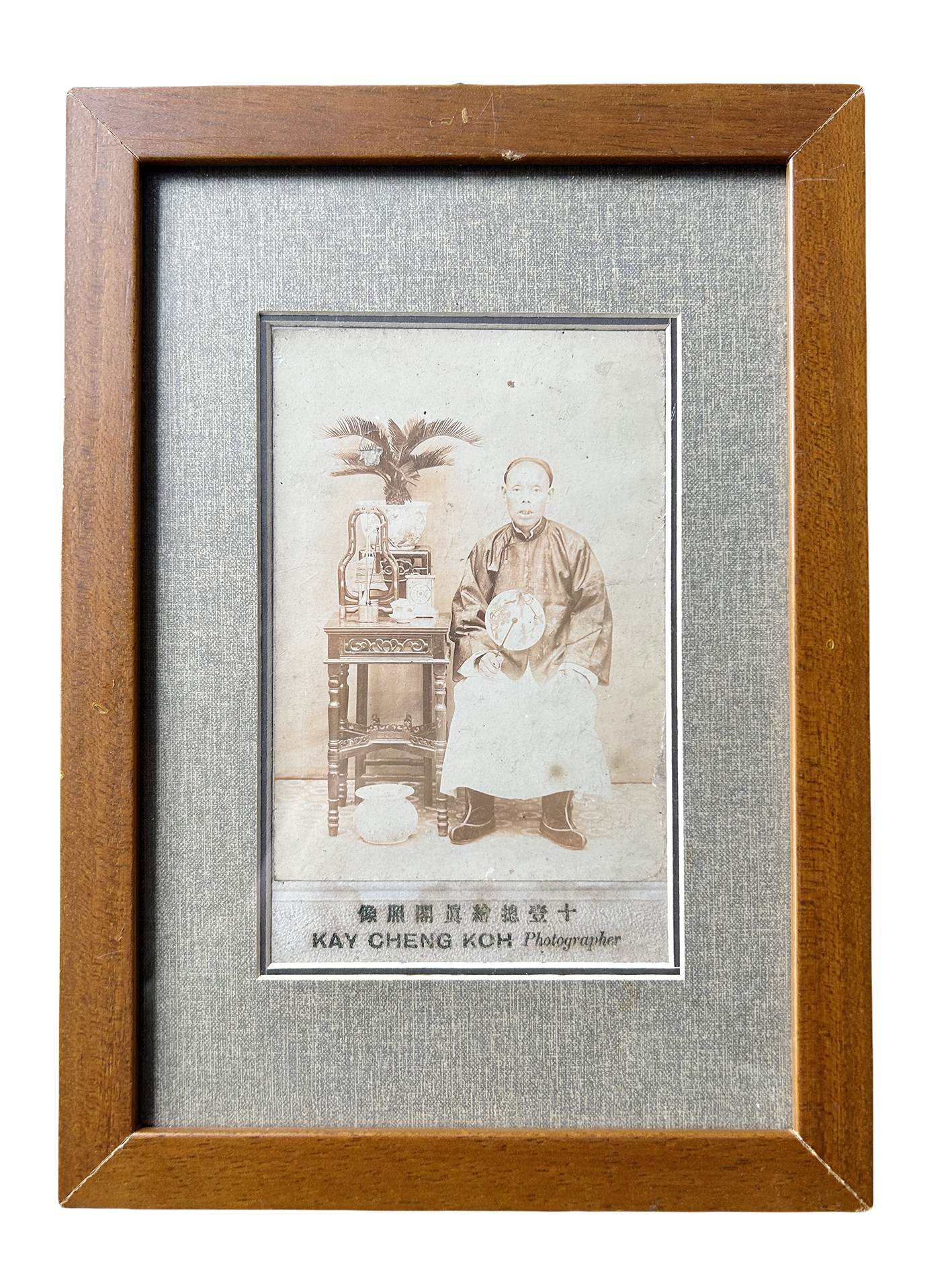 民国时期男性单人坐姿全身照